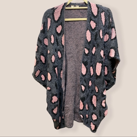 Umgee Sweaters - Umgee  cardigan open front animal print Size large